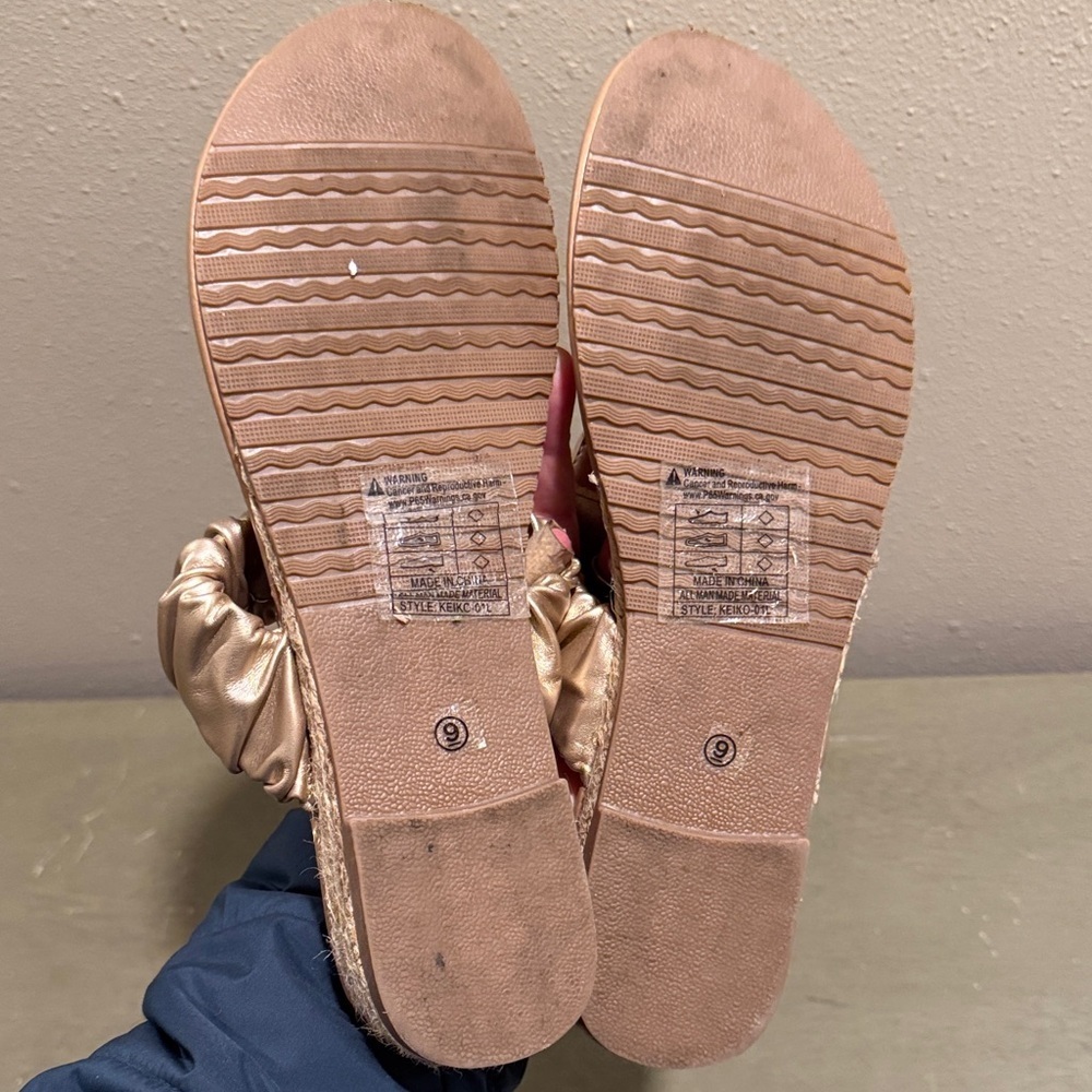 AEROSOLES Cream Ruched Sandals - Picture 3 of 6